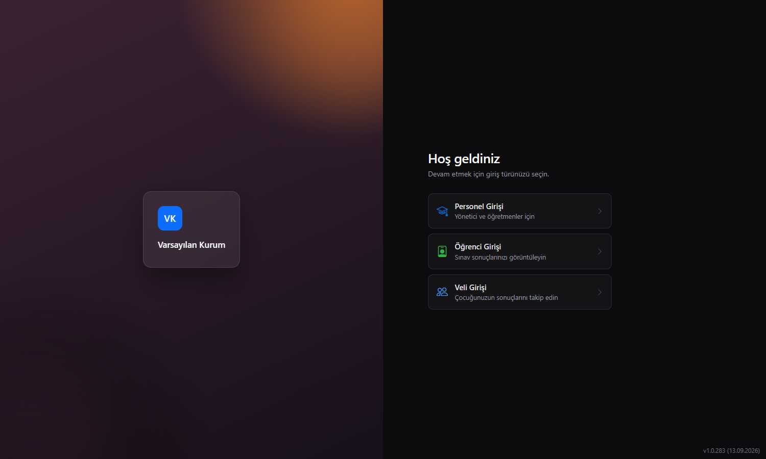 Kurum adresinde karşılama ekranı: kurumun logosu ve üç giriş kapısı.